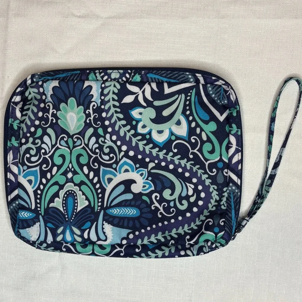 Vera Bradley Lighten Up Baby Wipes Pouch Blue Island Medallion Bag Navy White